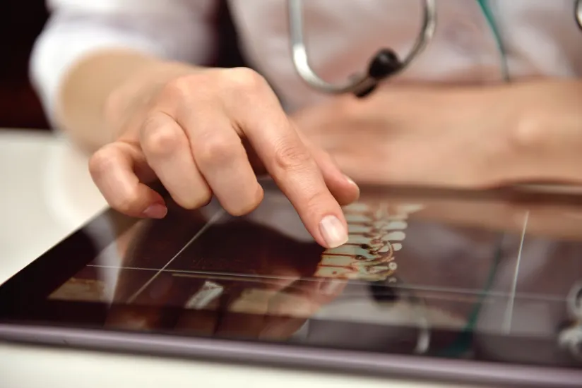 如果您的醫生懷疑脊髓損傷,則會進行影像學檢查以提供有關您的脊柱和脊髓的詳細信息。圖片來源:123RF.com。 如果您的醫生懷疑脊髓損傷,則會進行影像學檢查以提供有關您的脊柱和脊髓的詳細信息。圖片來源:123RF.com。