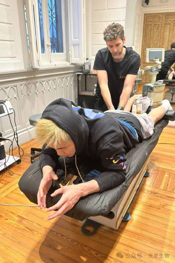 他在西班牙康復(fù)時(shí)間不太長(zhǎng),將參加第三階段比賽的訓(xùn)練 他在西班牙康復(fù)時(shí)間不太長(zhǎng),將參加第三階段比賽的訓(xùn)練