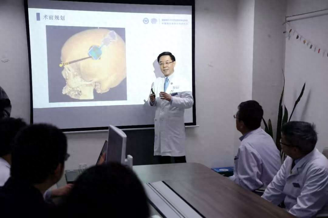 全球首例無線植入式中文語言腦機接口，成功幫助因漸凍癥導致失語的患者重建交流能力