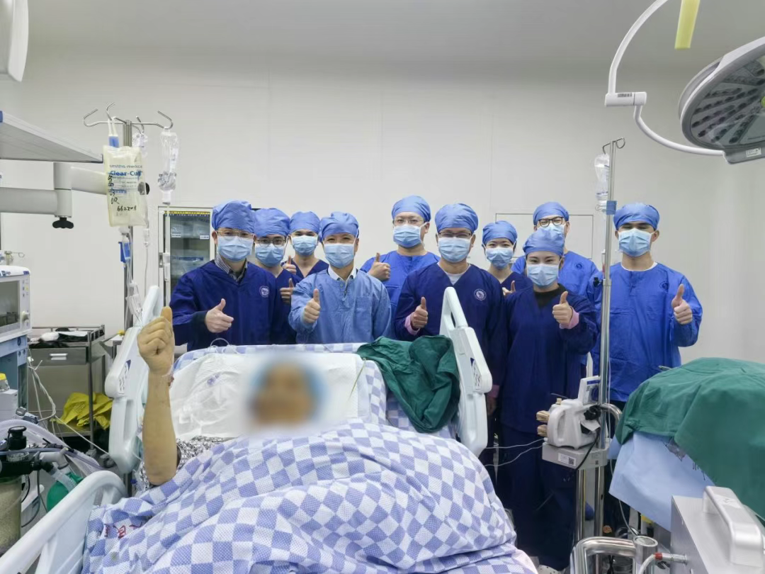 中山大學附屬第一醫院成功為一名肝衰竭晚期疊加肝移植禁忌患者實施全球首例多米諾體外肝治療技術 中山大學附屬第一醫院成功為一名肝衰竭晚期疊加肝移植禁忌患者實施全球首例多米諾體外肝治療技術