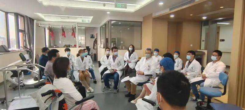 上海市同濟醫院程黎明教授主持“護心康髓”小組討論 ——與神經干細胞移植治療脊髓損傷受試者面對面