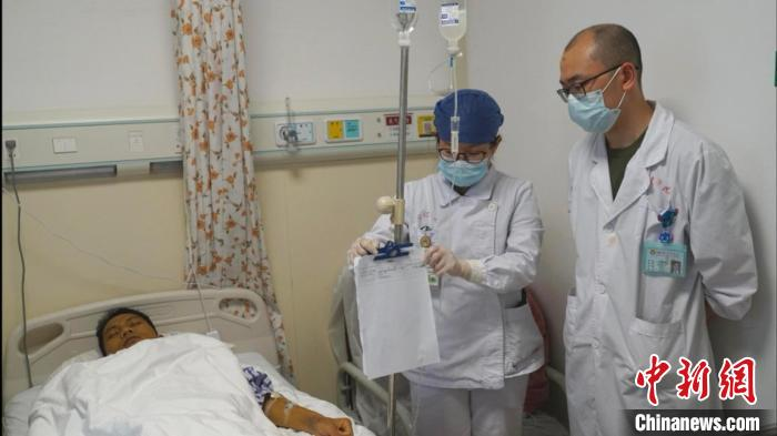 陳先生接受人胚胎干細胞誘導分化的肝細胞制劑治療?！∪祟惛杉毎麌夜こ萄芯恐行?供圖